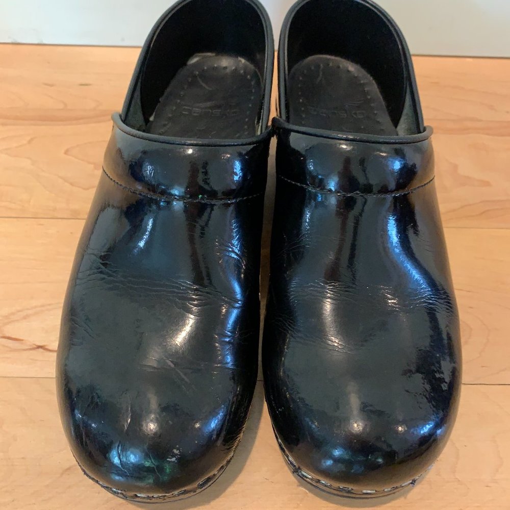 Dansko Professional Black Patent Clog, Size 38